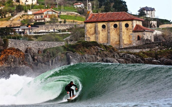 Surf School In Spain